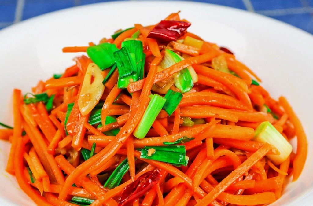 陇西胡萝卜多少钱一斤，胡萝卜的炒菜方法怎么吃对人体进补营养